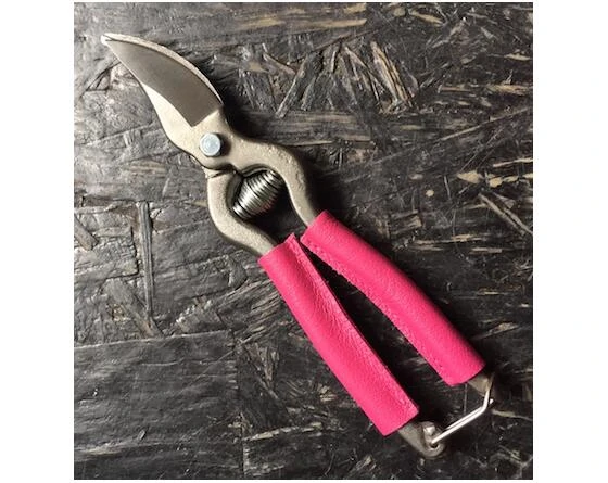 18 Cm Garden Shears - FUSHIA Leather Covering Branches 2 18 Cm Garden Shears - FUSHIA Leather Covering Branches - Image 2